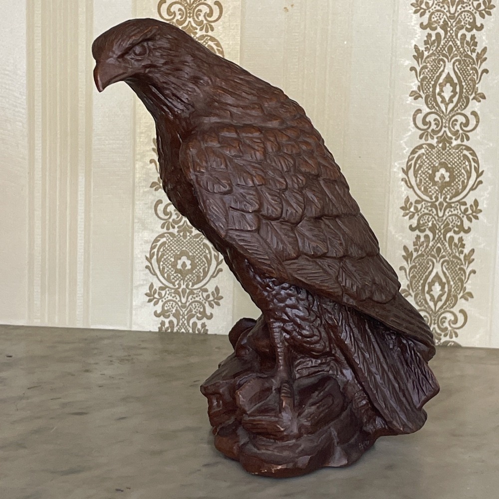 Vintage Red Mill Manufacturing handcrafted hawk eagle resin statue 7 1/4"‎ tall